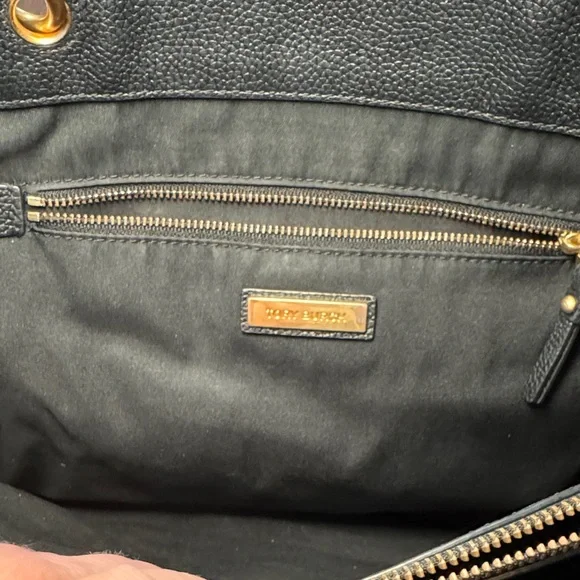 Black Leather Tory Burch Everly Tote Bag - Picture 4 of 6